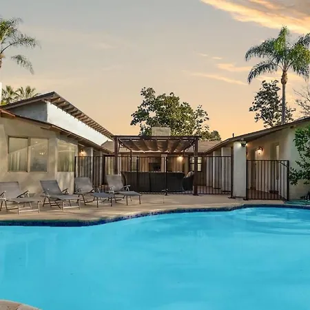 5 Mins From Universal With Heated Pool, Spa, Golf & Pong